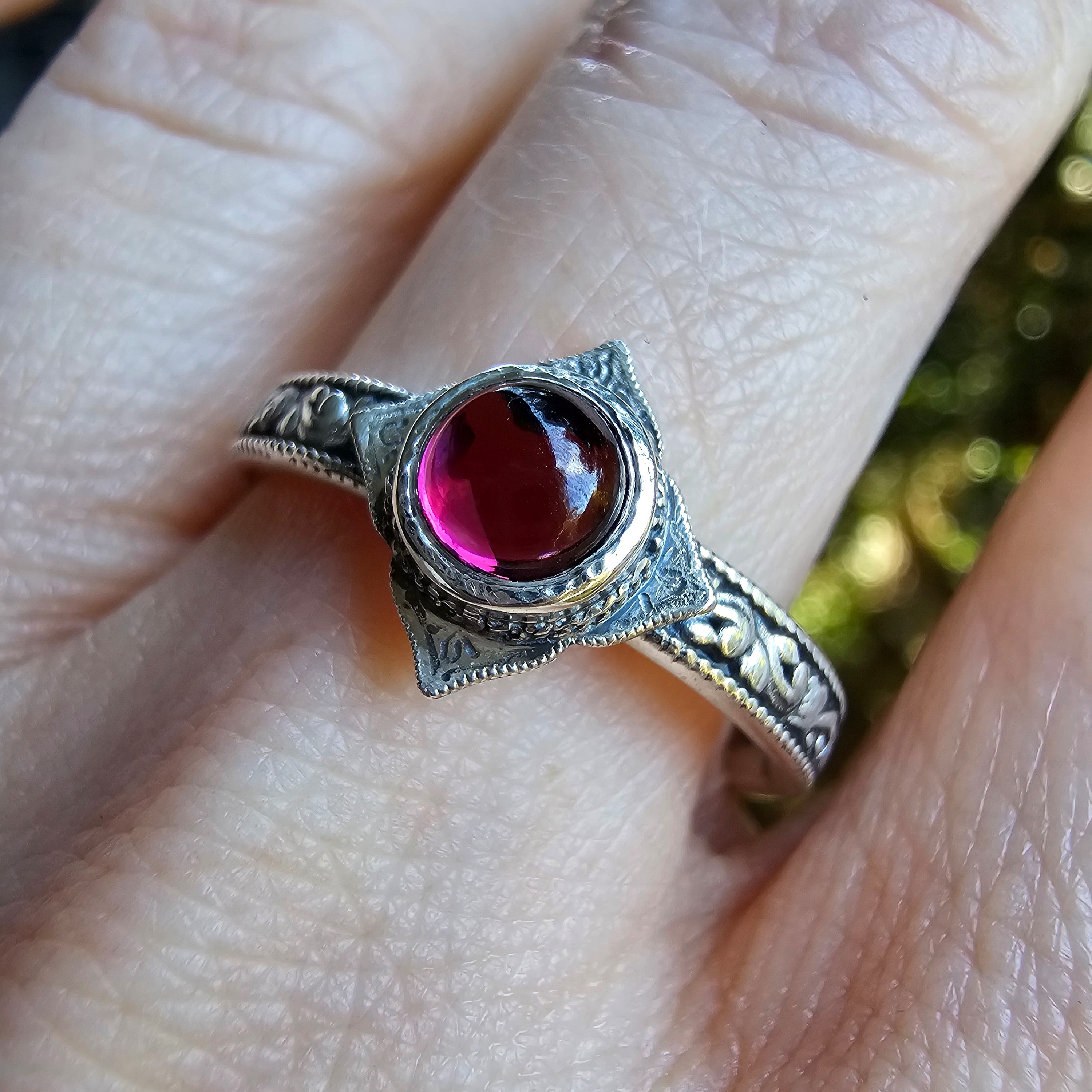 Aretuza Ring with Rhodolite Garnet