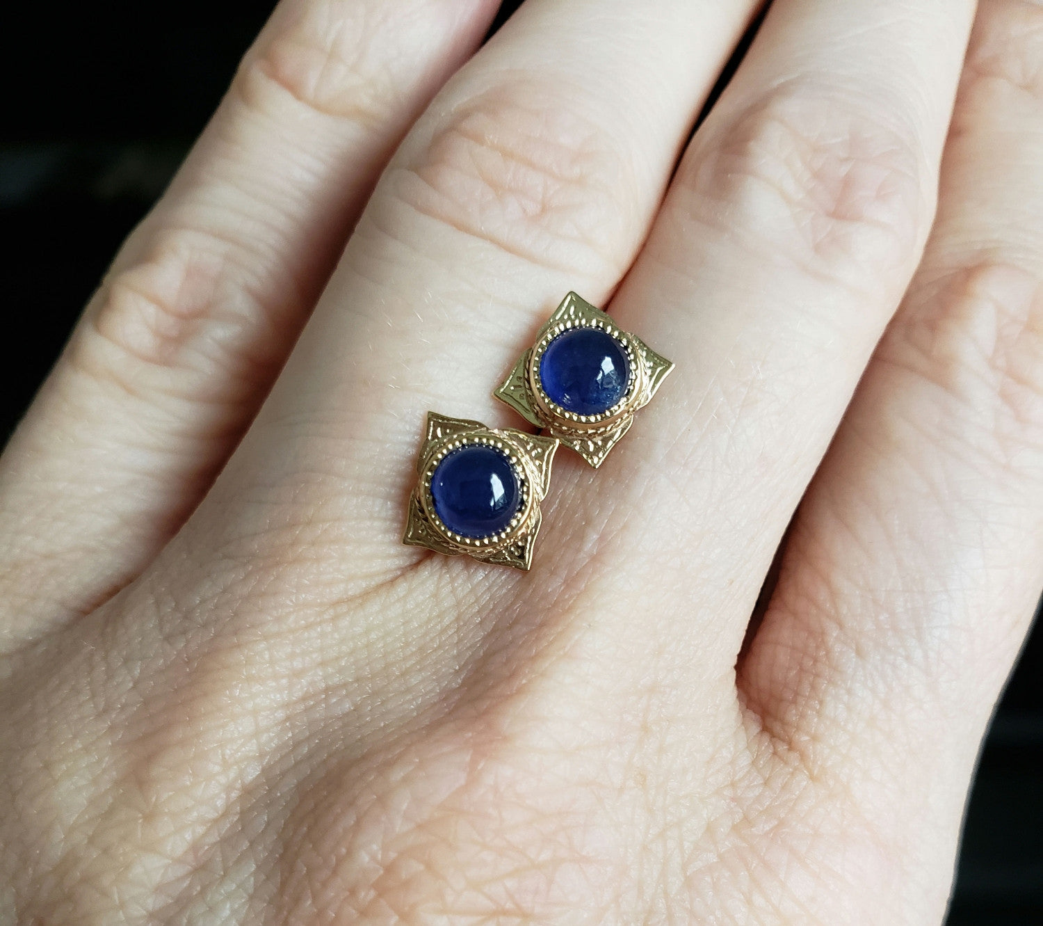 Aretuza Studs with Sapphire