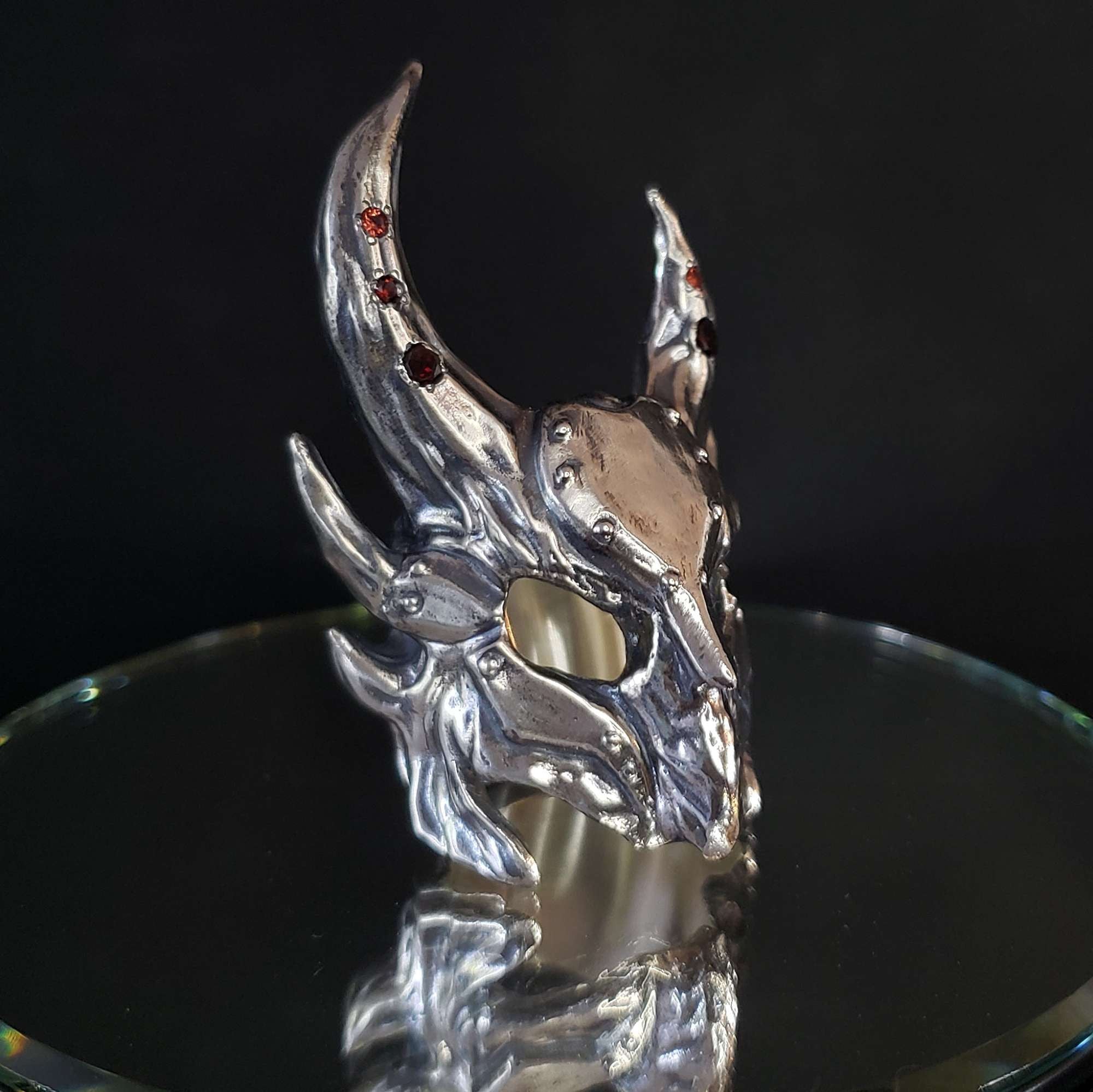 Jewelled Daedric Helmet Ring