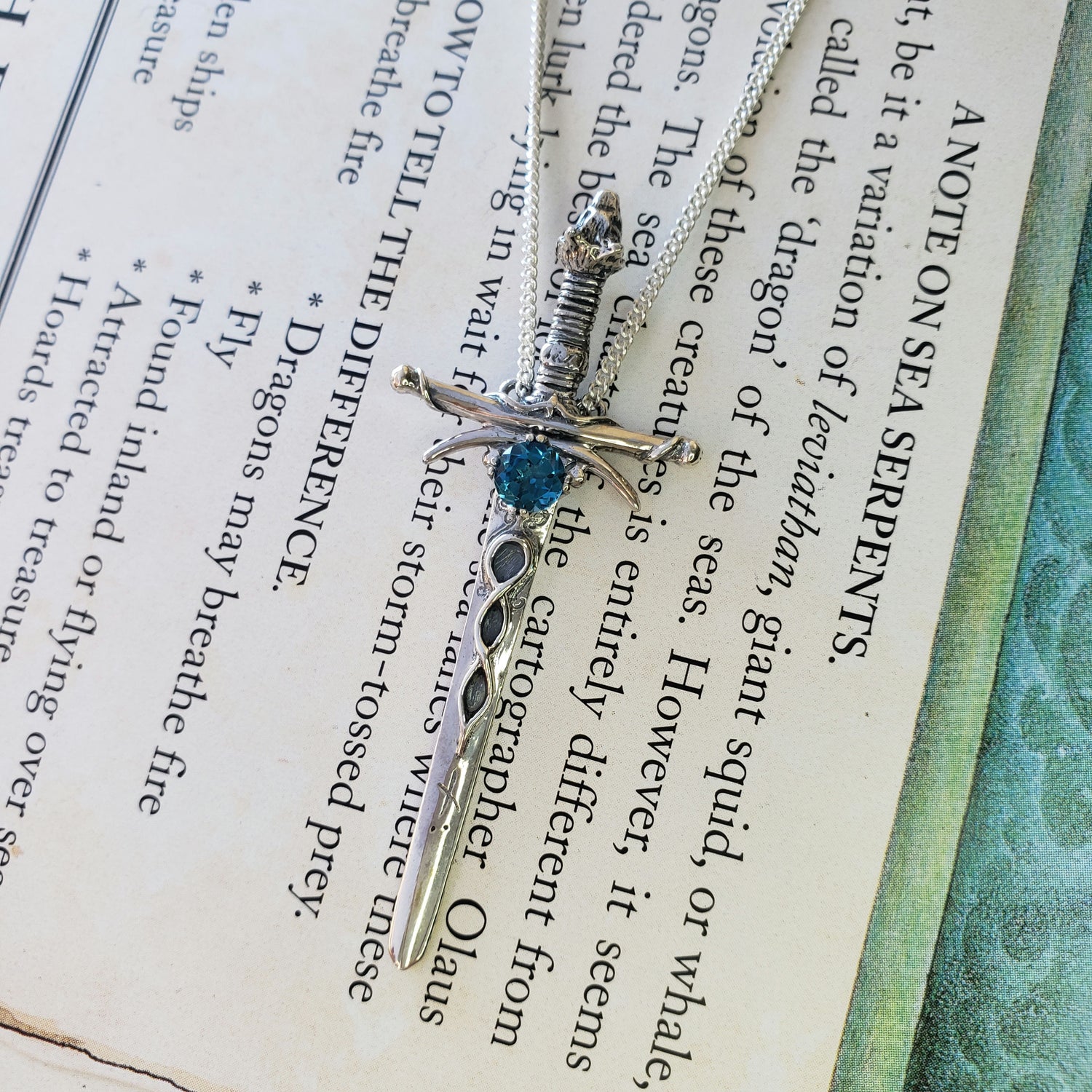 Runic Necklace of Magica