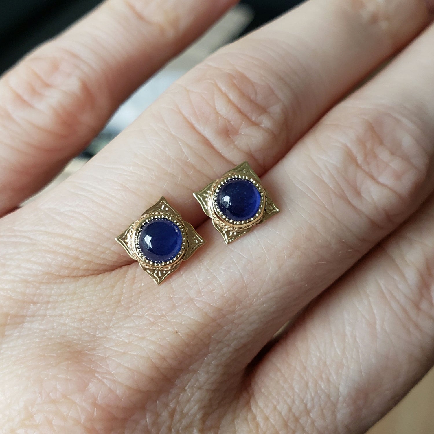 Aretuza Studs with Sapphire