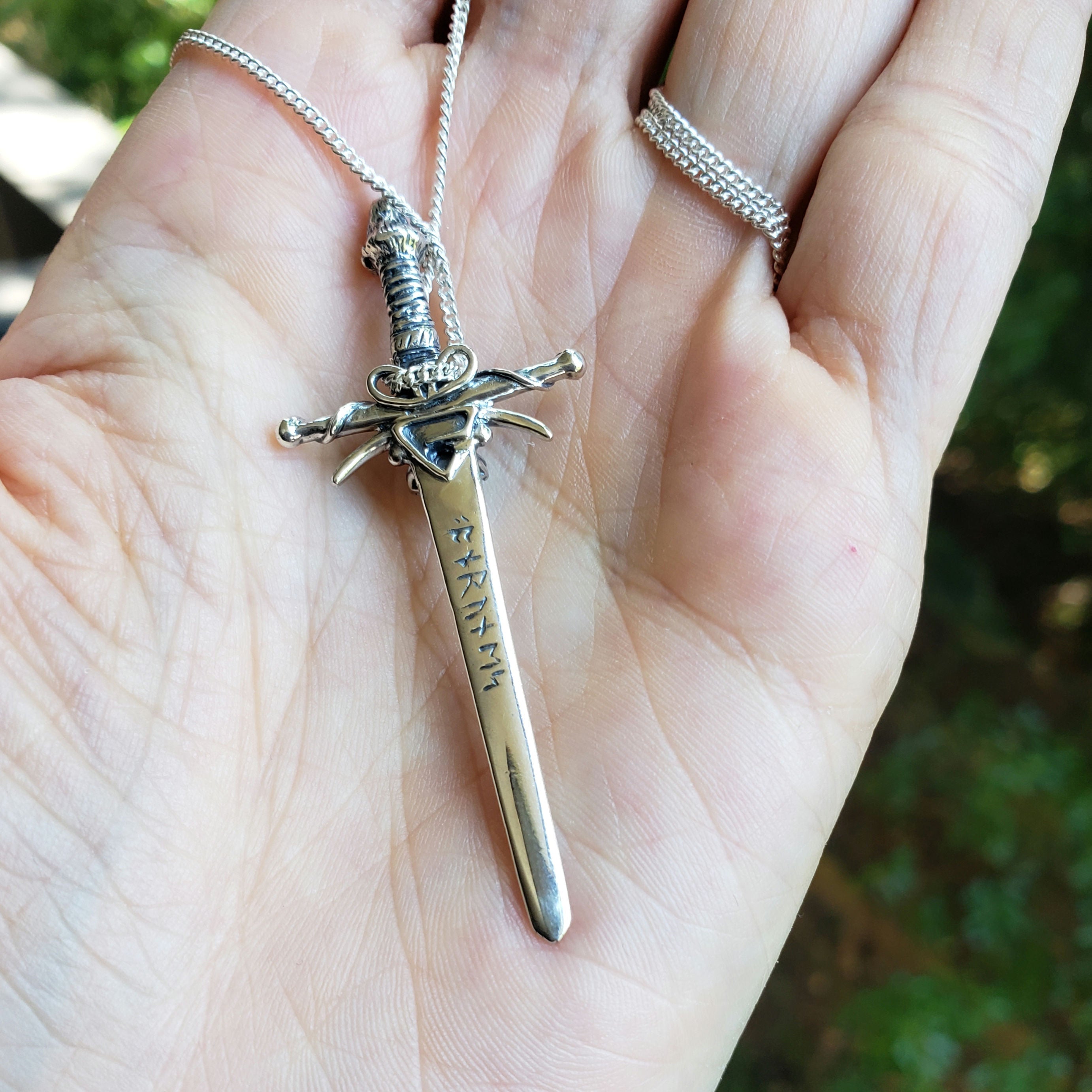 Runic Necklace of Magica