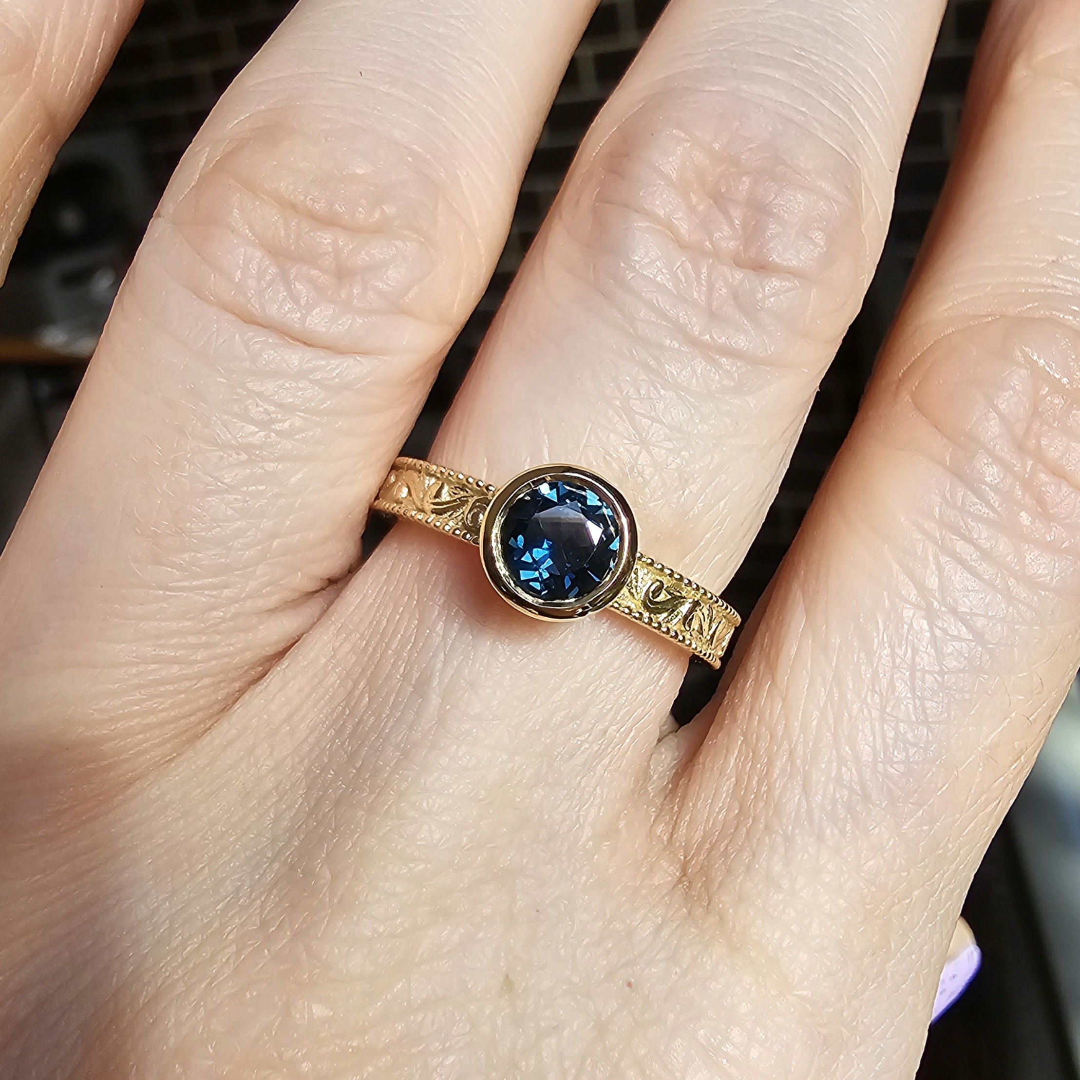 Nivenor Ring with Sapphire